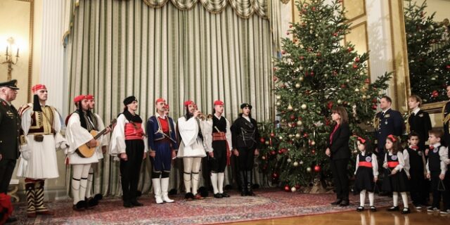 Τα χριστουγεννιάτικα κάλαντα στην Πρόεδρο της Δημοκρατίας