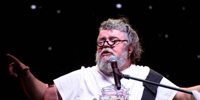 Σταμάτης Κραουνάκης: Η Τζένη Καρέζη και η άγνωστη ιστορία πίσω από το “Μαμά, γερνάω”