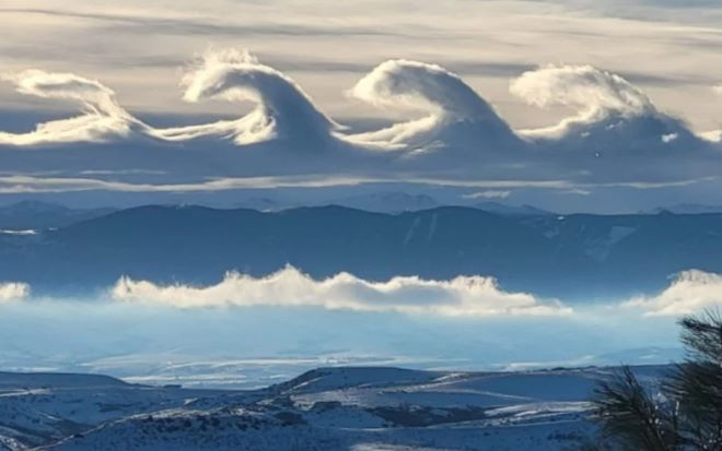 Σύννεφα σαν κύματα – Το σπάνιο φαινόμενο Kelvin-Helmholtz στον ουρανό των ΗΠΑ