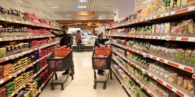 Ακρίβεια: Με τιμές φωτιά οι γιορτές – Η συγκυρία εντείνει την αβεβαιότητα των καταναλωτών