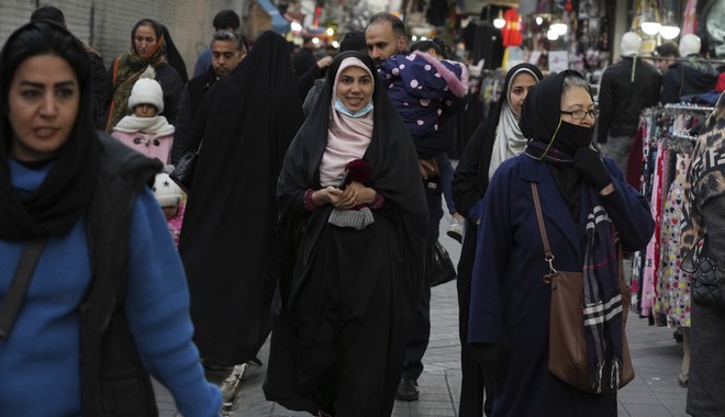 Ιράν: Θα διώκονται ποινικά όσοι ενθαρρύνουν τις γυναίκες να μην φορούν το χιτζάμπ