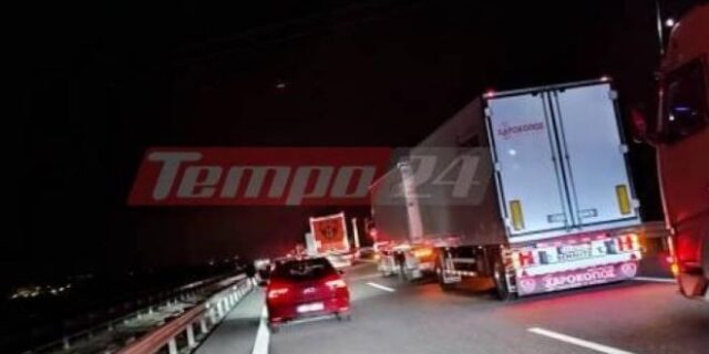 Κλειστή η Νέα Εθνική οδός Κορίνθου-Πατρών – Ρομά έστησαν οδοφράγματα
