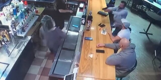 Τέξας: Δικηγόρος προσπαθεί να σκοτώσει πρώην σύντροφό του – Βίντεο ντοκουμέντο