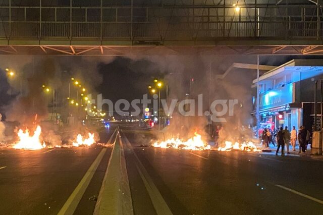 Πυροβολισμός κατά 16χρονου: Ένταση στη Θεσσαλονίκη – Ρομά καίνε λάστιχα στη Χαλκηδόνα