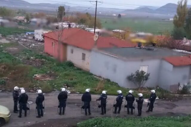 Έφοδος της Αστυνομίας στον καταυλισμό Ρομά στο Πυρί Θήβας
