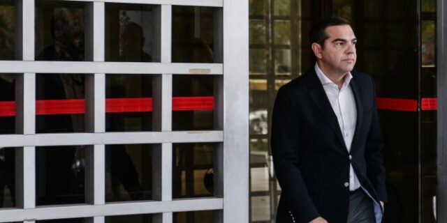 Στρίμωγμα της κυβέρνησης με την παρακολούθηση των επιτελείων “βλέπει” ο ΣΥΡΙΖΑ