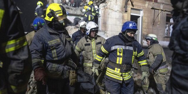 Ουκρανία: Τουλάχιστον 5 νεκροί και 20 τραυματίες από ρωσικό βομβαρδισμό στη Χερσώνα