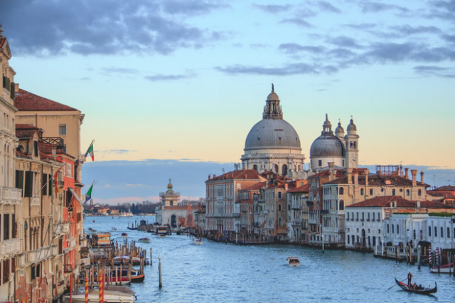 Βενετία: Οι κάτοικοι αγανακτούν με τους τουρίστες και ζητούν να βάλουν εισιτήριο για την είσοδο στην πόλη