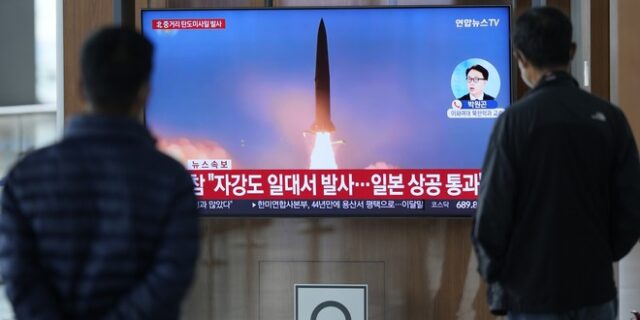 Βόρεια Κορέα: Εκτόξευσε τρεις βαλλιστικούς πυραύλους προς τη θάλασσα της Ιαπωνίας