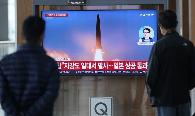 Βόρεια Κορέα: Εκτόξευσε τρεις βαλλιστικούς πυραύλους προς τη θάλασσα της Ιαπωνίας
