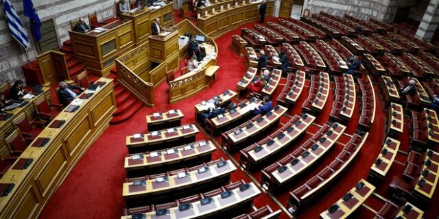 Βουλή: Υπερψηφίστηκε το έκτακτο επίδομα 600 ευρώ σε ένστολους