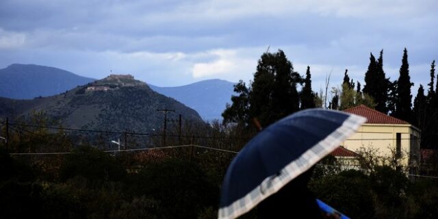 Καιρός Αθήνα: Τοπικές βροχές και πιθανόν καταιγίδες
