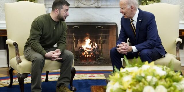Μπάιντεν – Ζελένσκι: Το “δώρο” των Patriot και το μετάλλιο στον Αμερικανό πρόεδρο