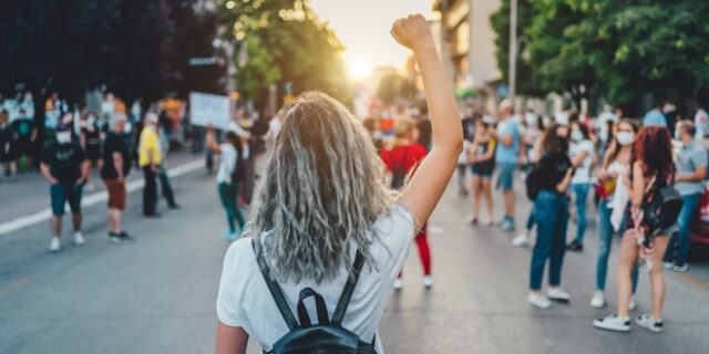 Σπάζοντας τα ηλικιακά στερεότυπα για τον ακτιβισμό: Οι KlimaSeniorinnen στην Ελλάδα