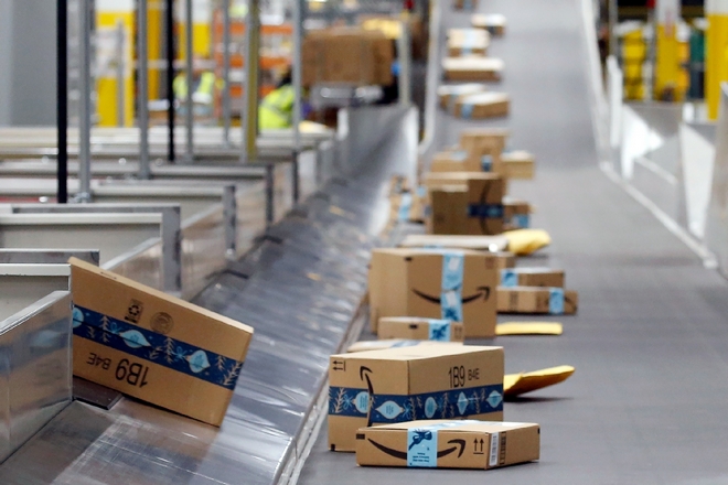 Amazon: Κλείνει τρεις μονάδες αποθήκευσης στη Βρετανία – “Απειλούνται” 1.200 θέσεις εργασίας