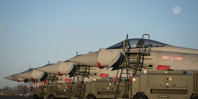 Ουκρανία: Και η Βρετανία “προβληματίζεται” για την αποστολή  μαχητικών αεροσκαφών