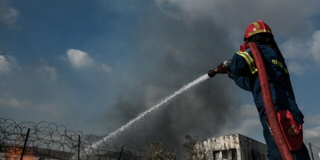 Φωτιές στον Ασπρόπυργο: Υπό έλεγχο το μέτωπο στη Νέα Ζωή – Καλύτερη η εικόνα στα Νεόκτιστα