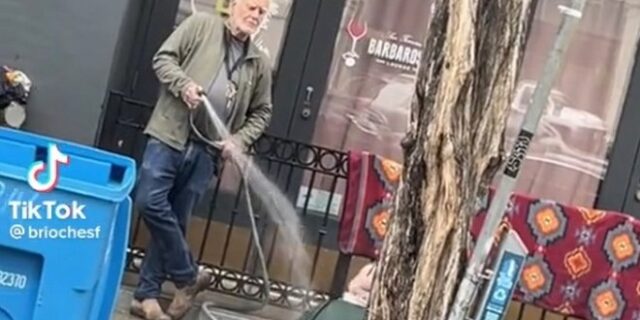 ΗΠΑ: Συνελήφθη μετά την κατακραυγή ο ιδιοκτήτης γκαλερί που ψέκασε άστεγη με μάνικα