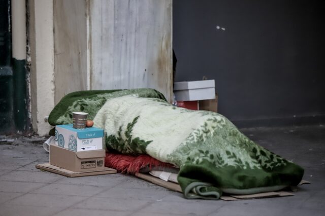 Θεσσαλονίκη: Άστεγος μαχαίρωσε άστεγο γιατί δεν του έδωσε φαγητό