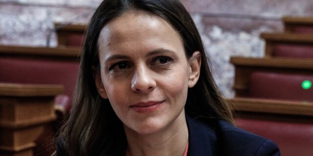 Έφη Αχτσιόγλου: “Φτωχοποίηση των πολιτών από την κυβέρνηση των ανισοτήτων”