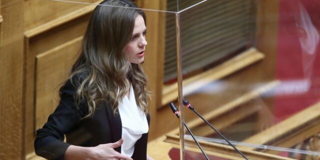 Αχτσιόγλου: “Υπεύθυνος για το μεγαλύτερο σκάνδαλο της μεταπολίτευσης ο κ. Μητσοτάκης”