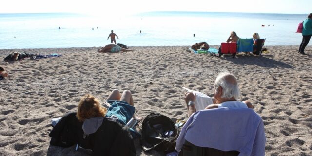 Φωτογραφίες: Πρωτοχρονιά στην παραλία για τους Αθηναίους – Τι καιρό θα κάνει τα Θεοφάνεια