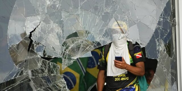 Βραζιλία: Πώς οργανώθηκε η εισβολή των Μπολσοναριστών – Οι επαφές με συνεργάτες του Τραμπ