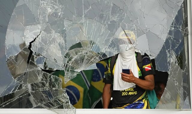 Βραζιλία: Πώς οργανώθηκε η εισβολή των Μπολσοναριστών – Οι επαφές με συνεργάτες του Τραμπ