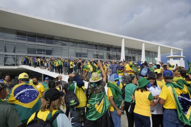Βραζιλία: Ξανά υπό τον έλεγχο του Λούλα τα κυβερνητικά κτίρια, μετά την εισβολή Μπολσοναριστών