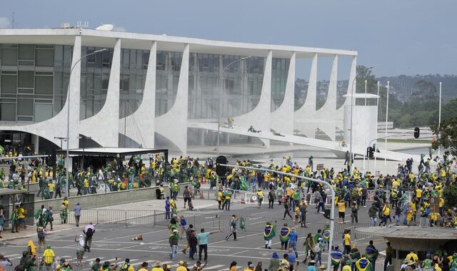 Βραζιλία: Παγκόσμια κατακραυγή για την εισβολή των Μπολσοναριστών σε κυβερνητικά κτίρια