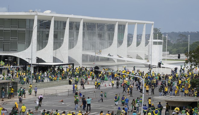 Βραζιλία: Παγκόσμια κατακραυγή για την εισβολή των Μπολσοναριστών σε κυβερνητικά κτίρια