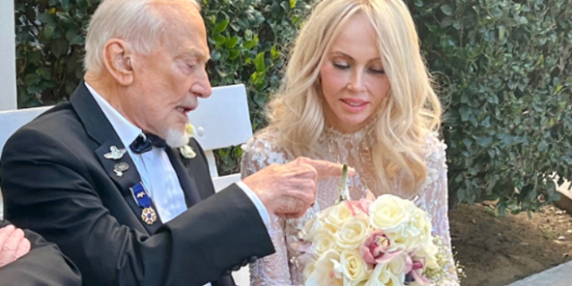 Μπαζ Όλντριν: Παντρεύτηκε στα 93 του ο Αμερικανός αστροναύτης του Apollo 11