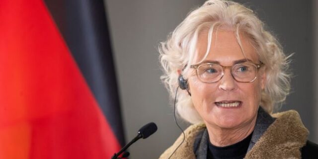 Γερμανία: Οργή για το πρωτοχρονιάτικο μήνυμα της υπουργού Άμυνας και το σχόλιο για την Ουκρανία