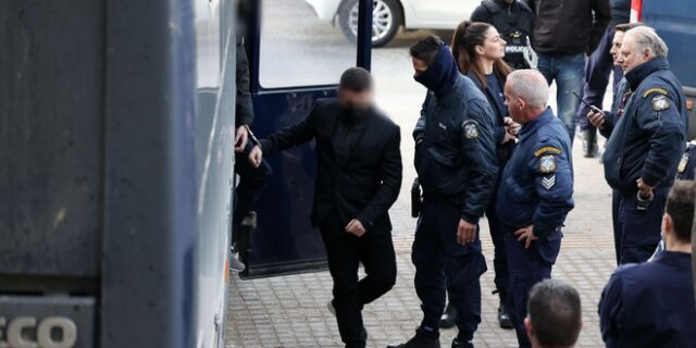 Άλκης Καμπανός: Με την κατάθεση αστυνομικού συνεχίζεται η δίκη για τη δολοφονία του