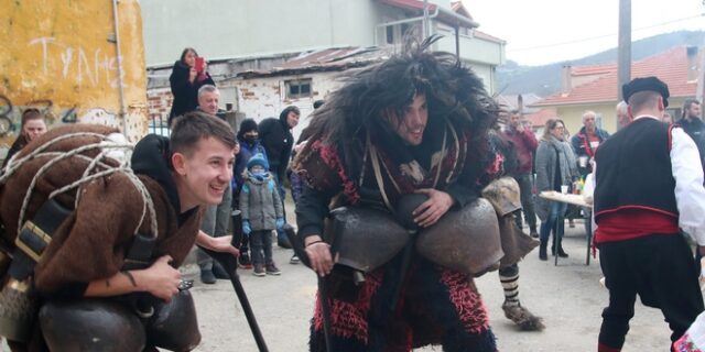 Θεοφάνεια: Τα έθιμα και οι παραδόσεις που κρατάνε μέχρι σήμερα