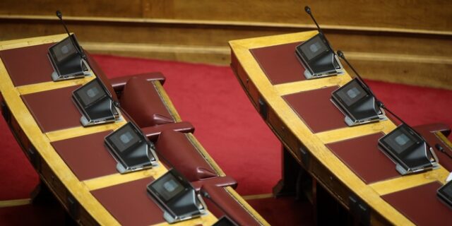 Πρωτοβουλία ΣΥΡΙΖΑ για να μην νομοθετηθεί η… “Θεωρία των Δύο Άκρων”