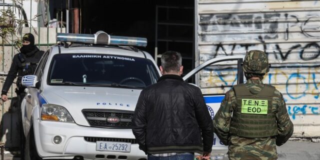 Έφοδοι σε καταυλισμούς: Βρήκαν από Καλάσνικοφ μέχρι και όλμο