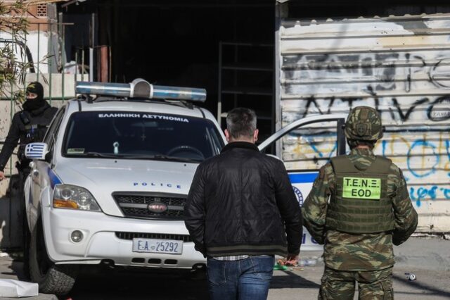 Έφοδοι σε καταυλισμούς: Βρήκαν από Καλάσνικοφ μέχρι και όλμο