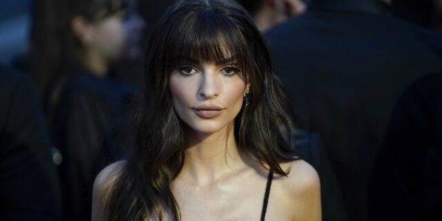 Emily Ratajkowski: Το καλοκαιρινό ρεβεγιόν και το look που “αναστάτωσε”