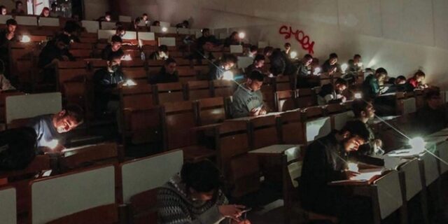 Κακοκαιρία: Πλημμύρισαν πανεπιστήμια της Αθήνας – Έδωσαν εξετάσεις με φακούς