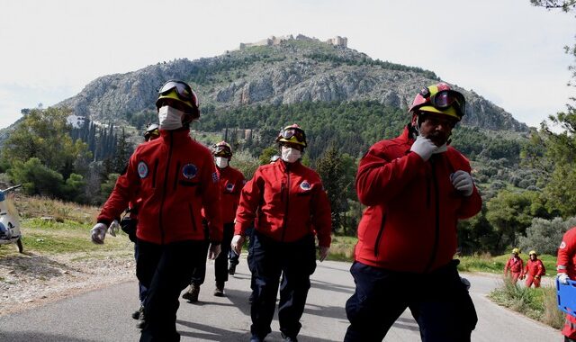 Συναγερμός στη Φυλή: Άνδρας έπεσε σε χαράδρα