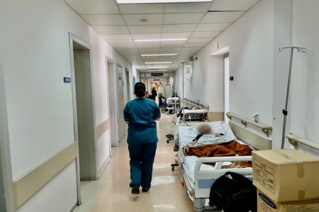 Νοσοκομεία: Τριτοκοσμικές σκηνές στις εφημερίες – Συναγερμός για τα ράντζα στο υπ. Υγείας