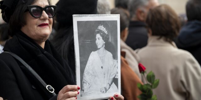 “Έριξα χαστούκι στον Ανδρέα Παπανδρέου” – Τι άκουσα στην κηδεία του Τέως