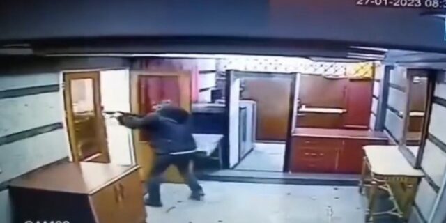 Ιράν: Ένοπλος άνοιξε πυρ στην πρεσβεία του Αζερμπαϊτζάν