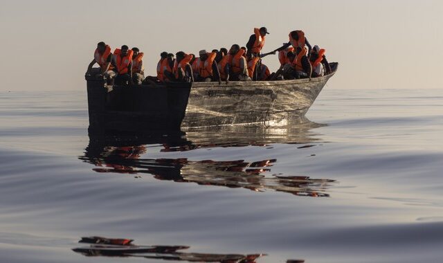 Ναυάγιο ανοιχτά της Μάλτας – Εντοπίστηκαν νεκροί 8 πρόσφυγες