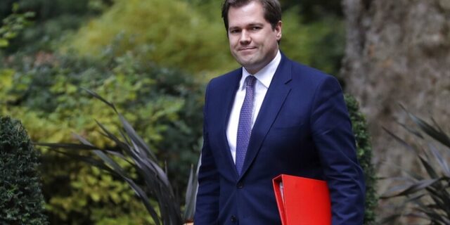 Νέες προκλητικές δηλώσεις του Βρετανού υπουργού Μετανάστευσης για τους Αλβανούς μετανάστες