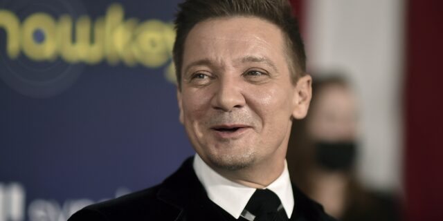 Jeremy Renner: Στην εντατική μετά από δύο χειρουργεία – Πώς έγινε το σοκαριστικό ατύχημα