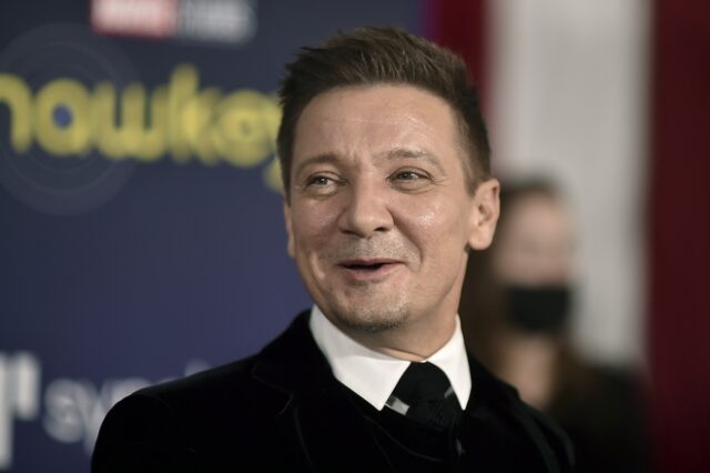 Jeremy Renner: Στην εντατική μετά από δύο χειρουργεία – Πώς έγινε το σοκαριστικό ατύχημα