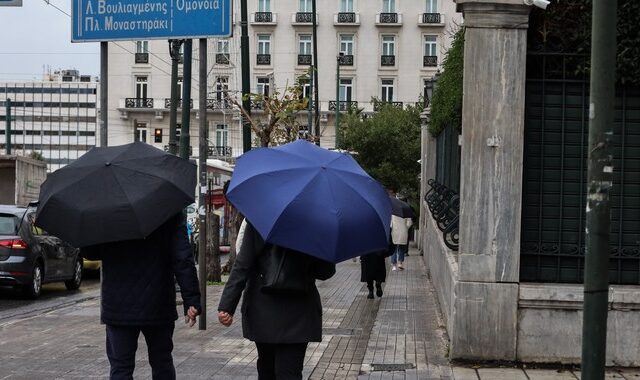 Καιρός Αθήνα: Νεφώσεις με λίγες βροχές