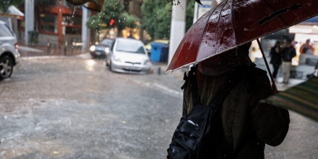 Κακοκαιρία: Χαλάζι στην Ολυμπία, πτώσεις δέντρων στη Θεσσαλονίκη – Πώς θα κινηθούν τα φαινόμενα τις επόμενες μέρες